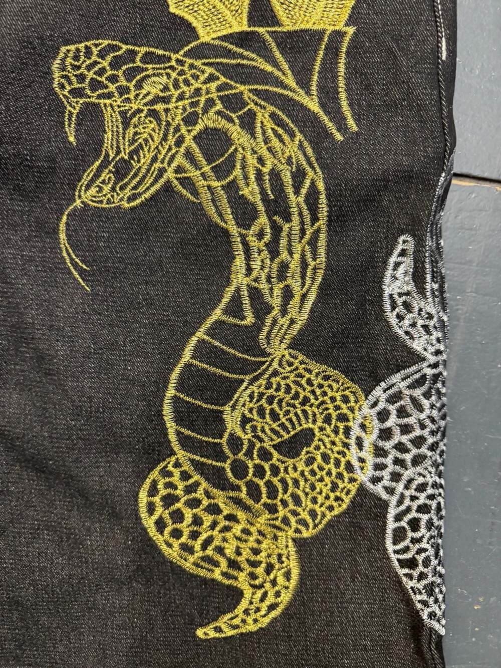 Crown Holder Game Time Denim Shorts Size 36 Black Snake Embroidery - Picture 5 of 8